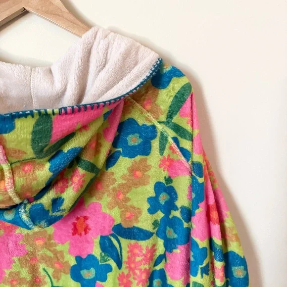 Natural Life Floral Hooded Plush Poncho One Size - Picture 9 of 14